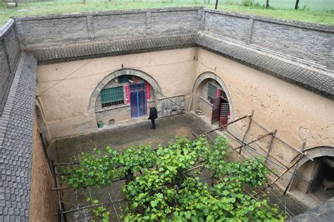 地坑院排水|雨天实拍山西地坑院怎么排水，住在下面的人们又是怎样生活的